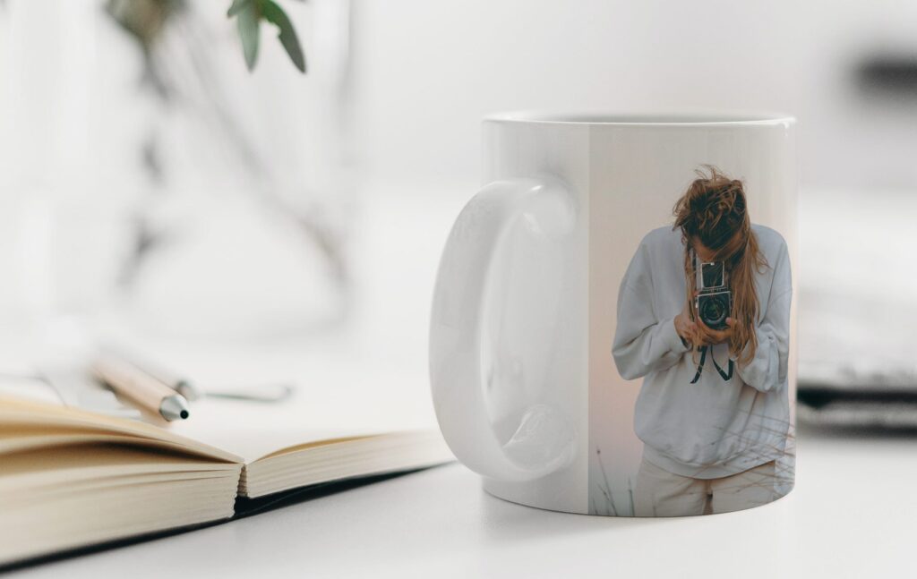 Weihnachtsgeschenke für Mitarbeiter: Eine Fototasse ist die perfekte Wahl