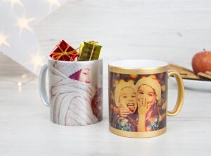 Eine Fototasse ist ein wunderbares Weihnachtsgeschenk für Oma und Opa