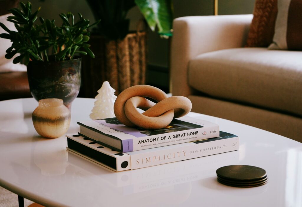 Coffee Table Book in Szene gesetzt